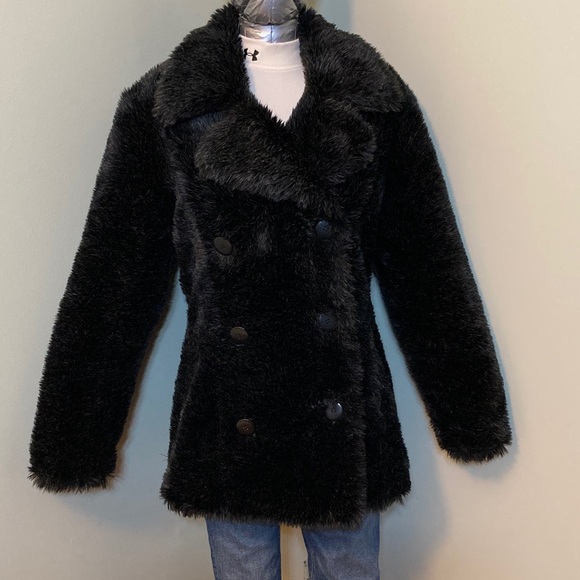 Elegant Black Teddy Jacket - Picture 2 of 10